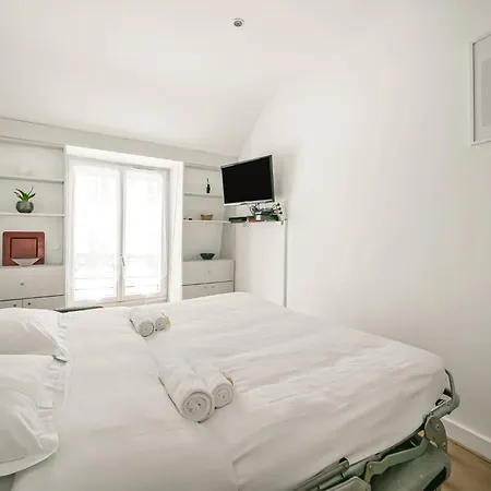 Le Cloud - Centre - Métro 5 - Wifi - 2 Prs Apartamento París